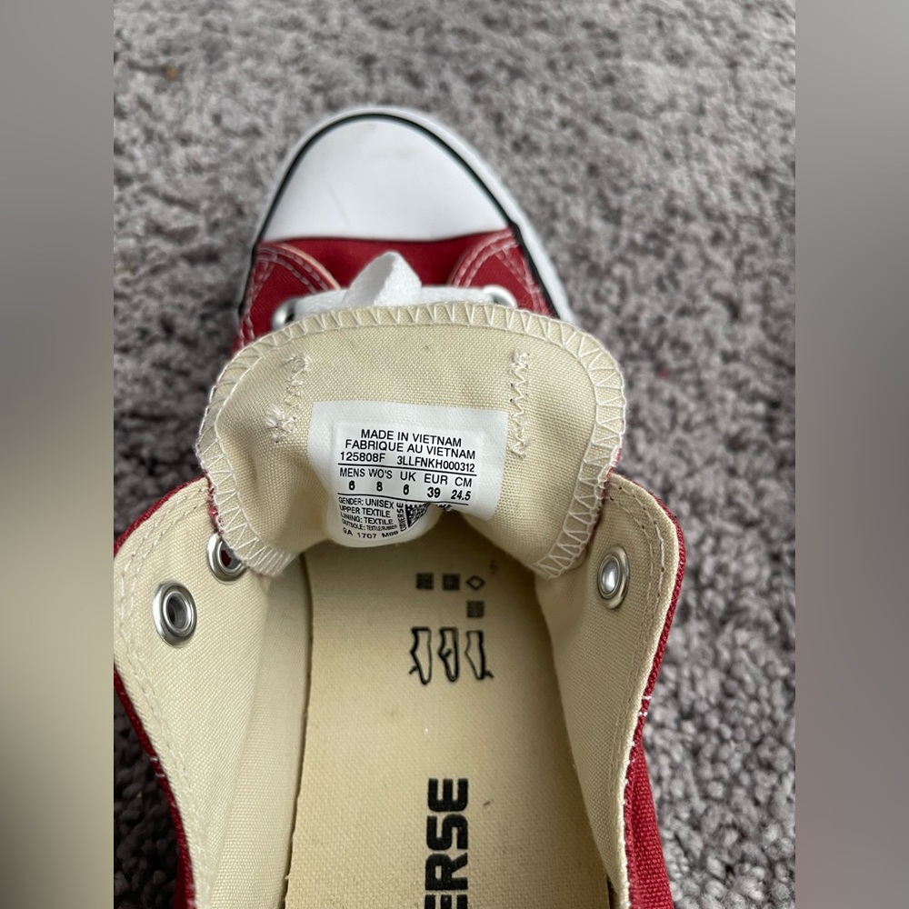 Red Converse All Star Chuck Taylor shoes size men’s 6, woman’s 8 - Picture 3 of 3